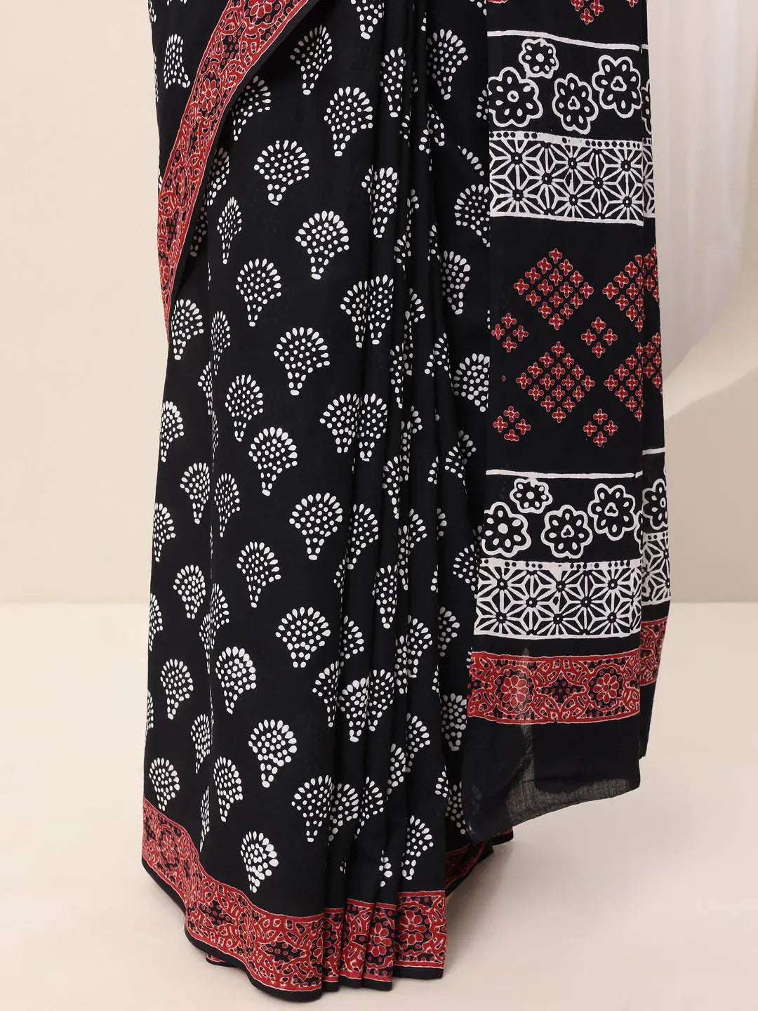 Black Printed Cotton Saree With Unstitched Blouse Piece