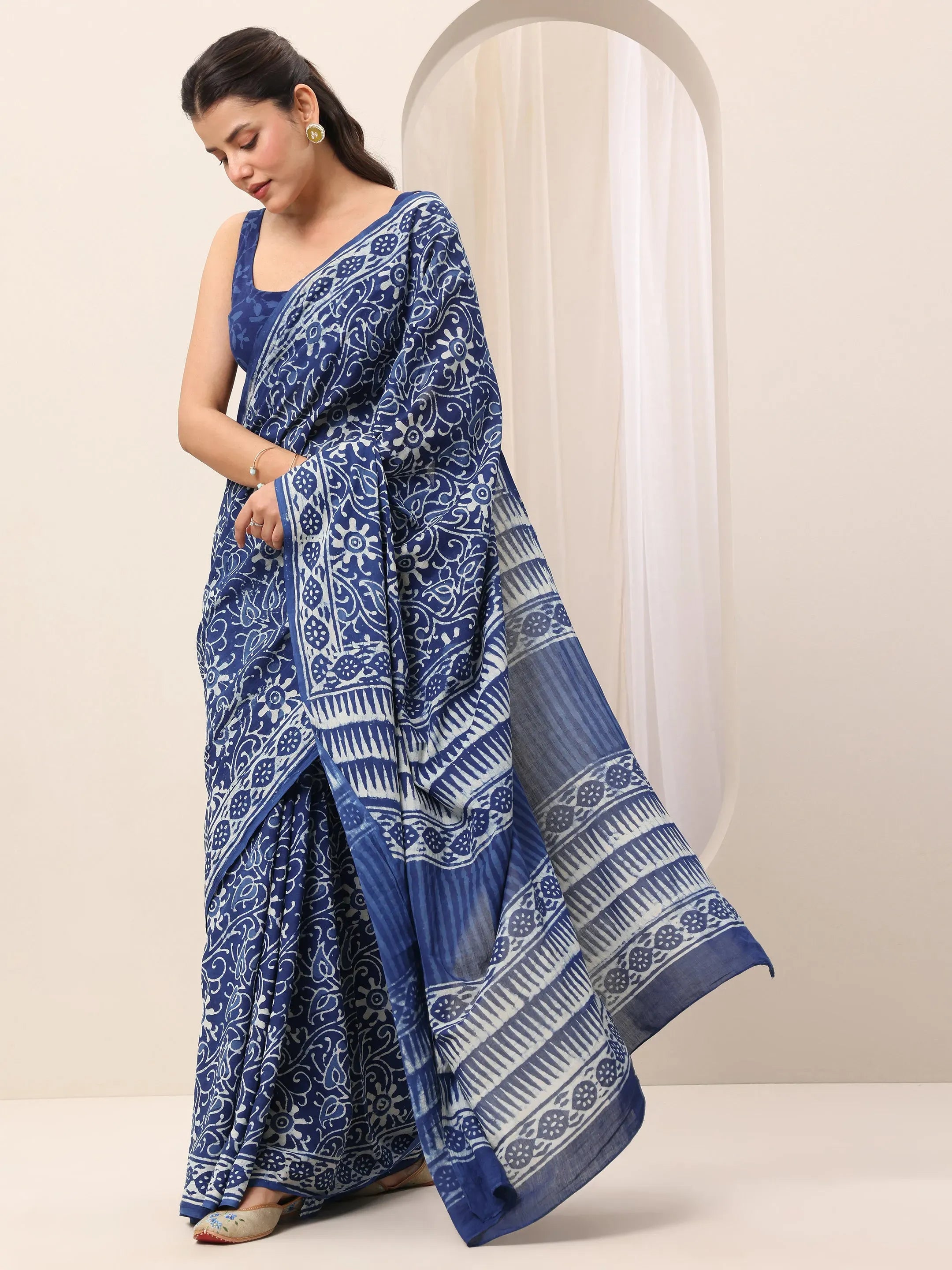 Indigo Printed Cotton Saree With Unstitched Blouse Piece