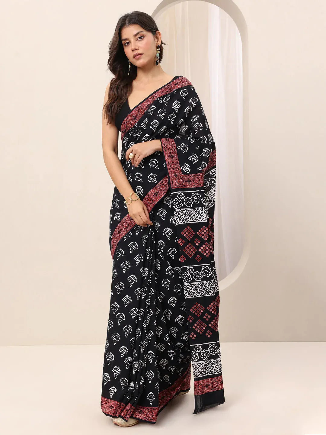 Black Printed Cotton Saree With Unstitched Blouse Piece