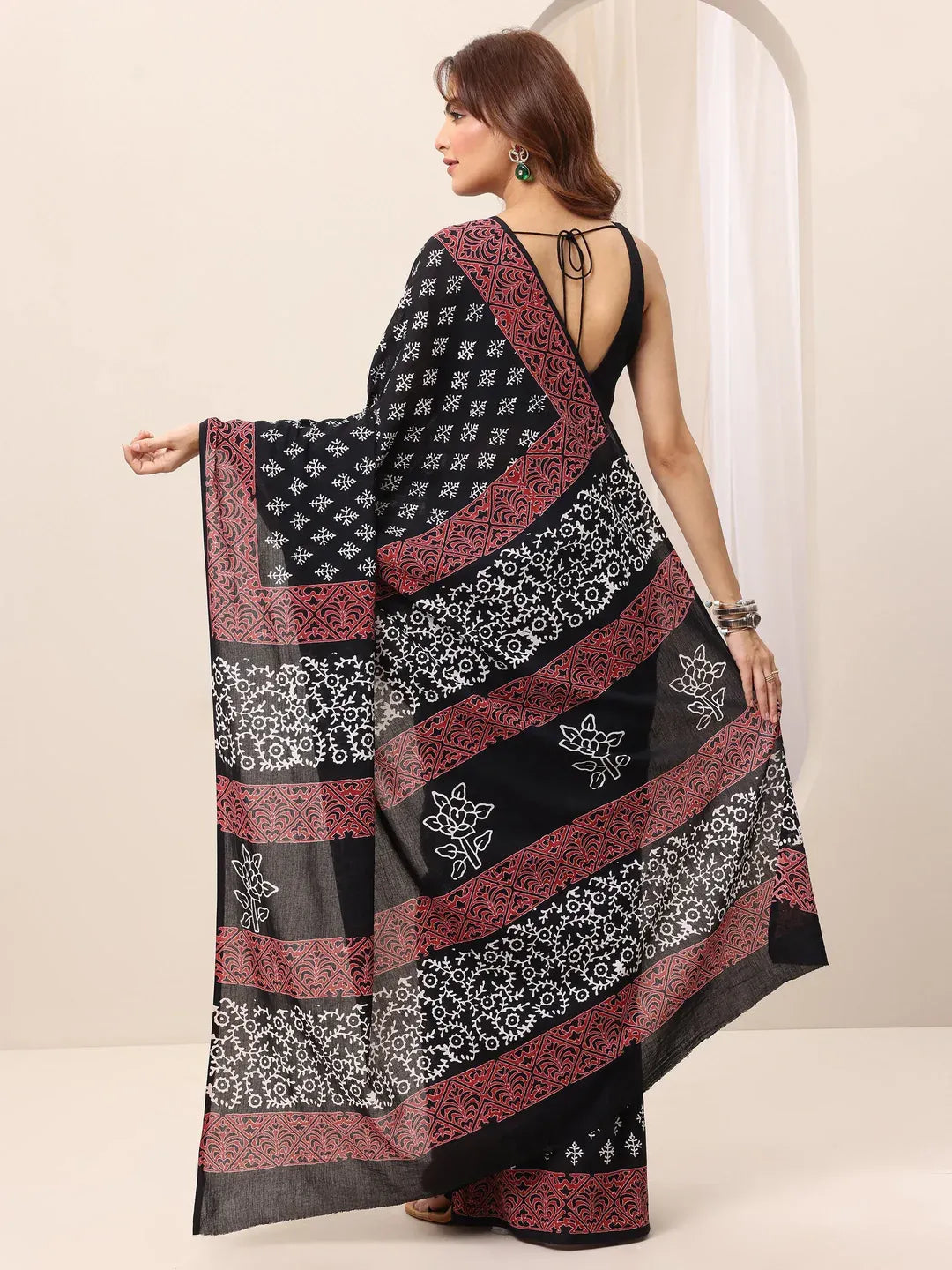 Black Printed Cotton Saree With Unstitched Blouse Piece