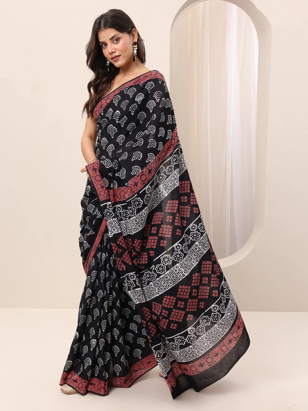 Black Printed Cotton Saree With Unstitched Blouse Piece